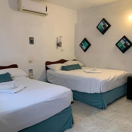 Hotel Hermanos Aguilar Косумель Экстерьер фото