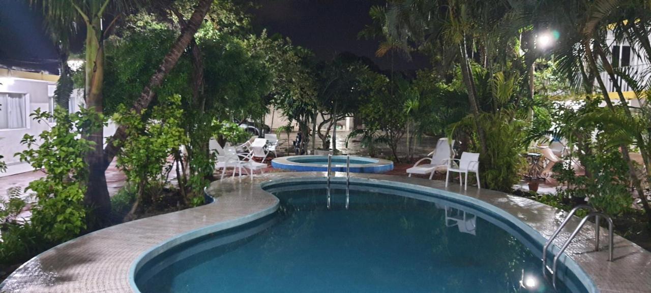 Hotel Hermanos Aguilar Косумель Экстерьер фото